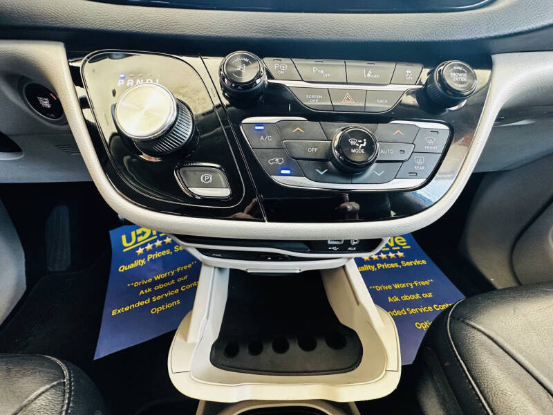 2017 Chrysler Pacifica Touring-L Plus