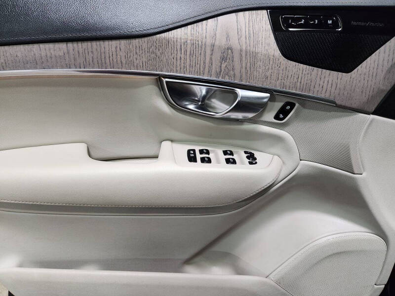 2022 Volvo XC90 T6 Inscription 6-Passenger