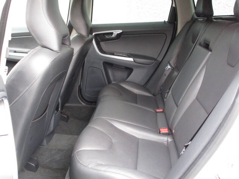 2016 Volvo XC60 T5 Drive-E Premier