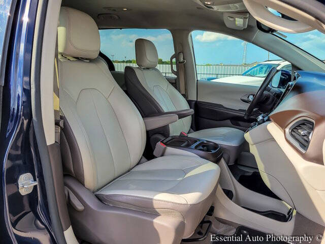 2017 Chrysler Pacifica Touring-L