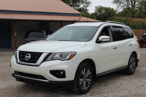 2017 Nissan Pathfinder for sale at Bailey & Sons Motor Co in Lyndon KS