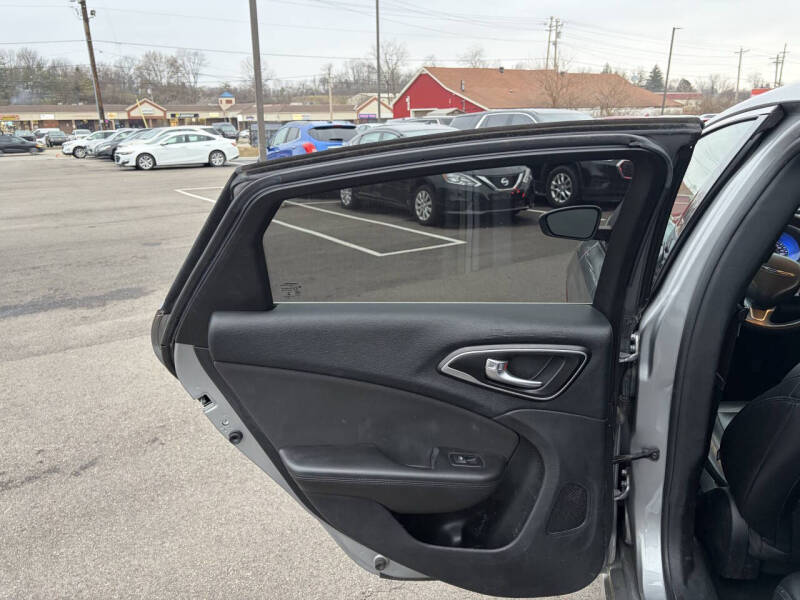 2016 Chrysler 200 Limited