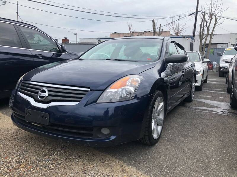 2009 Nissan Altima for sale at OFIER AUTO SALES in Freeport NY