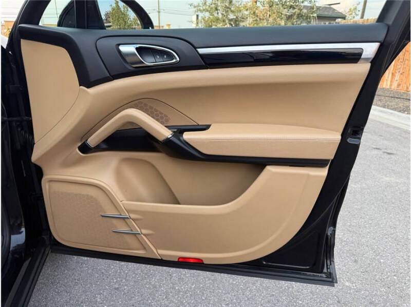 2016 Porsche Cayenne S E-Hybrid