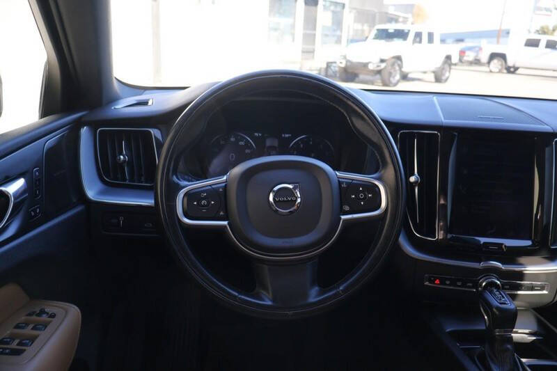 2020 Volvo XC60 T5 Momentum