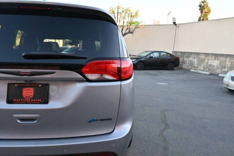 2020 Chrysler Pacifica Hybrid Limited Red S