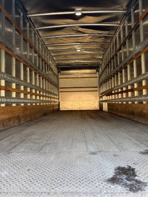 2021 Freightliner M2 106