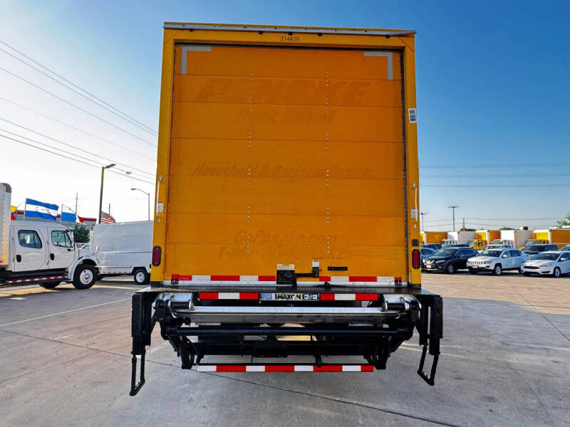 2018 Freightliner M2 106