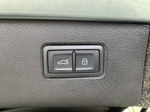 2023 Bentley Bentayga EWB V8