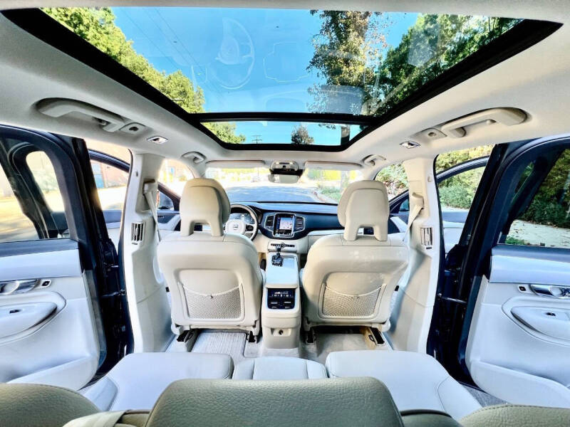 2016 Volvo XC90 T6 Momentum