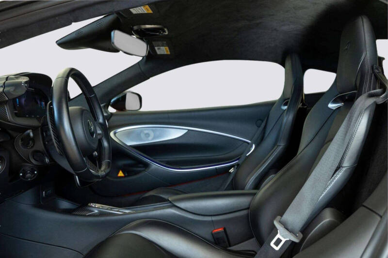 2023 McLaren Artura