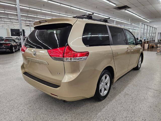 2014 Toyota Sienna LE 8-Passenger
