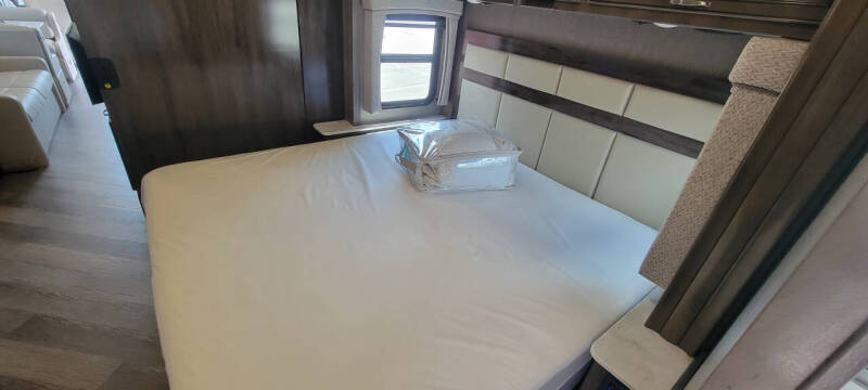 2021 Holiday Rambler Vacationer 36F