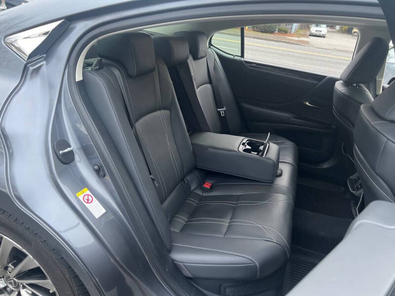 2019 Lexus ES 300h