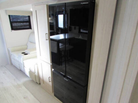 2025 Forest River AVENGER 25