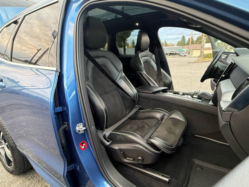 2018 Volvo XC60 T8 eAWD R-Design