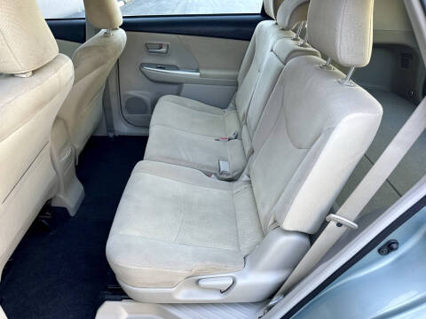 2013 Toyota Prius v Three