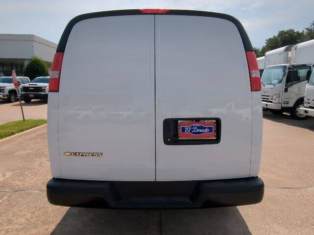 2025 Chevrolet Express 2500