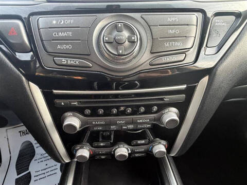 2017 Nissan Pathfinder SV