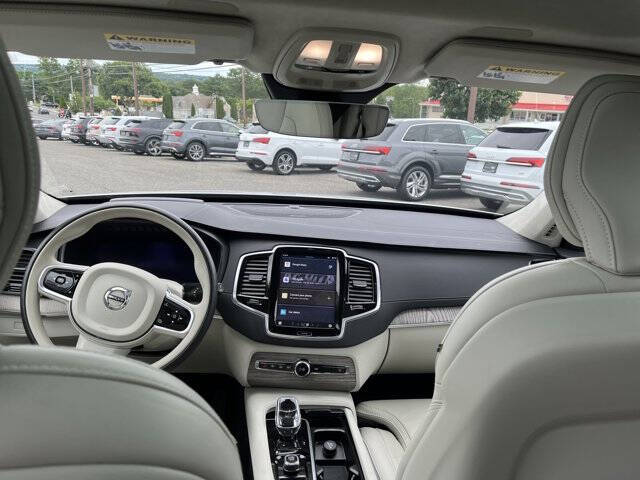 2024 Volvo XC90 Recharge T8 Ultimate Bright Theme 7P