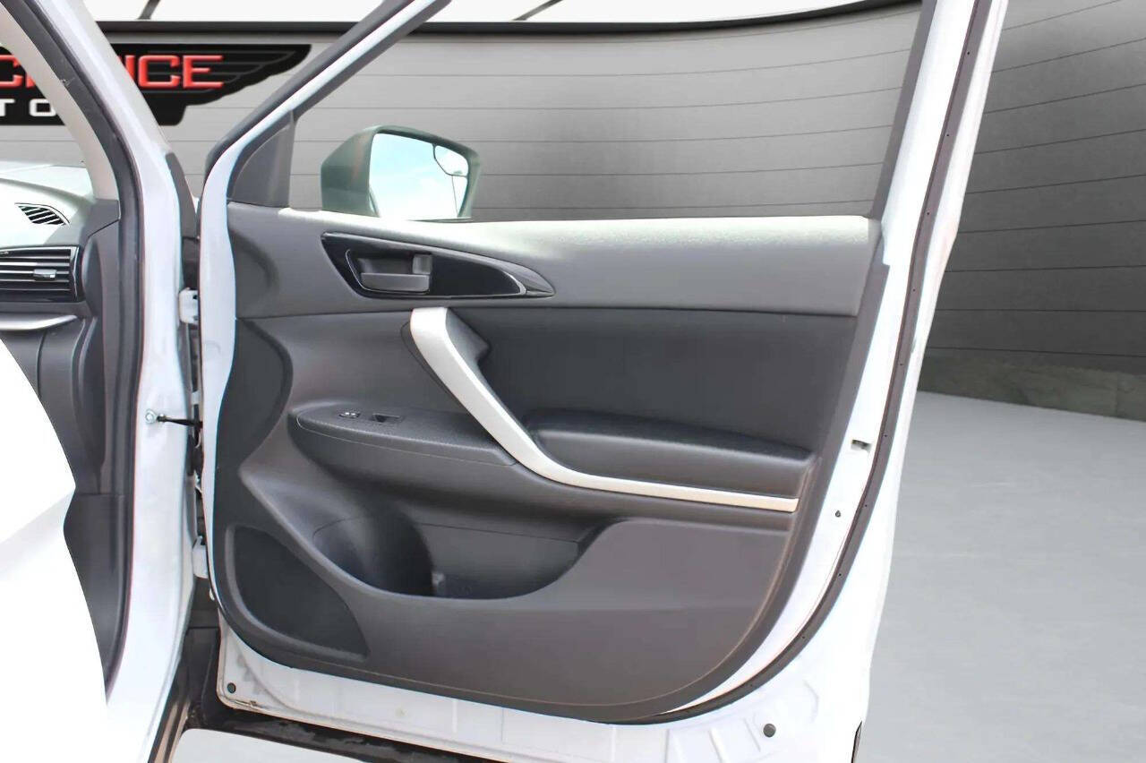 MitsubishiEclipse Cross24