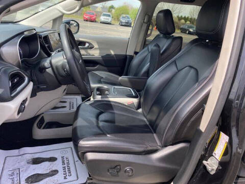 2024 Chrysler Pacifica Plug-In Hybrid Select