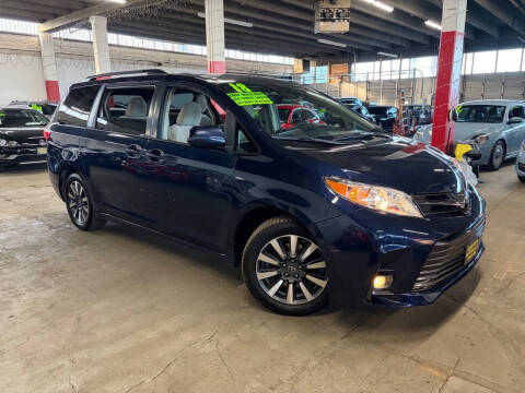 2018 Toyota Sienna LE 7-Passenger