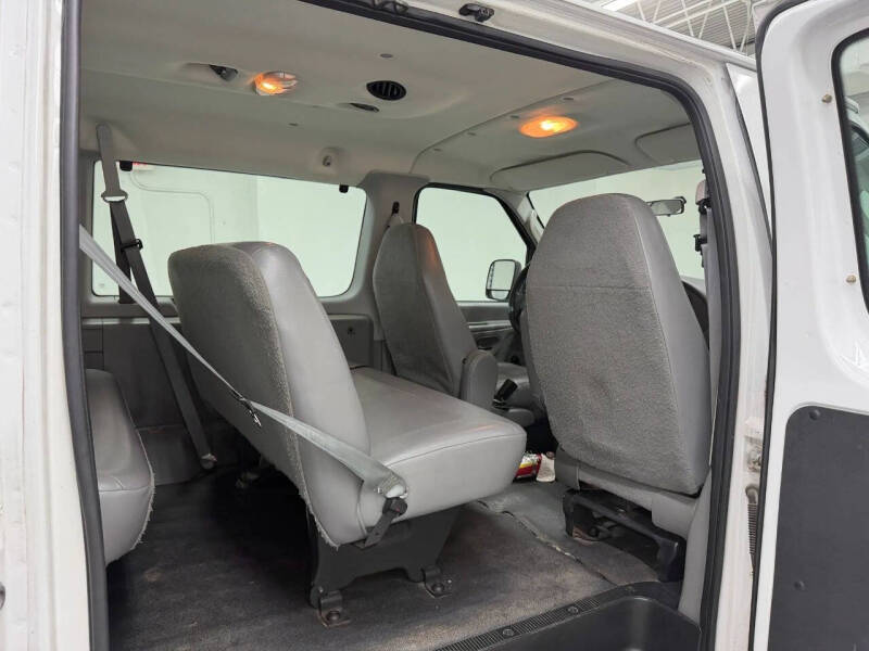 2003 Ford E-Series E-350 SD XL
