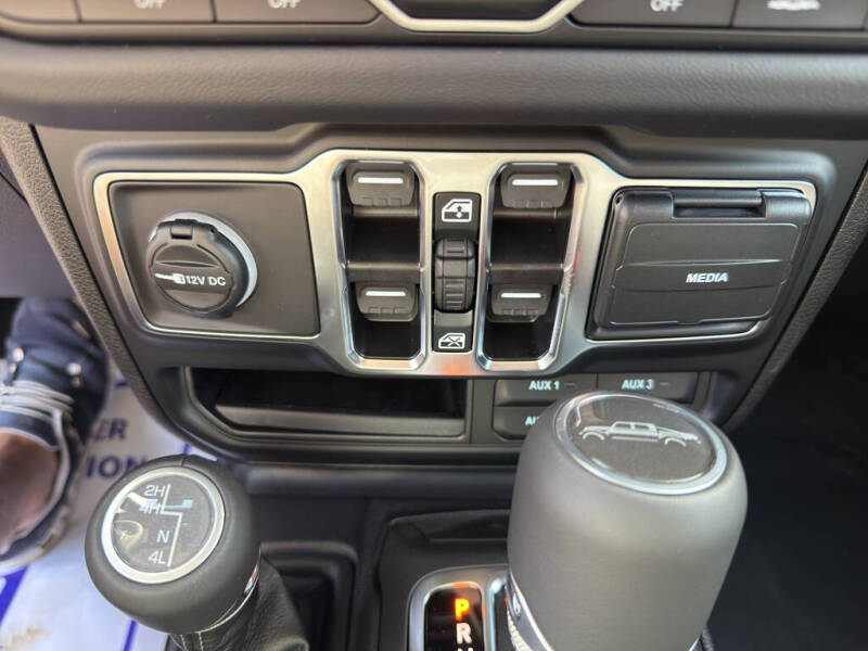 2025 Jeep Gladiator High Tide