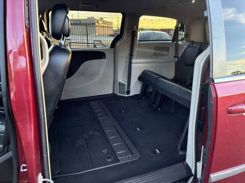 2016 Chrysler Town and Country Touring