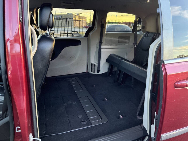 2016 Chrysler Town and Country Touring