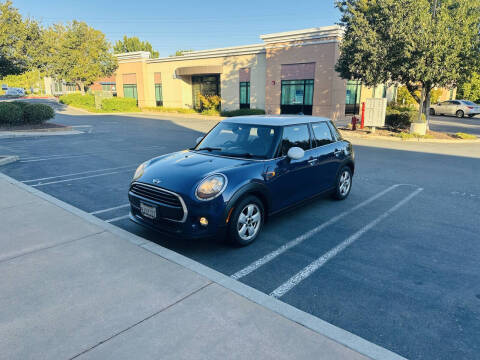 2017 MINI Hardtop 4 Door Cooper