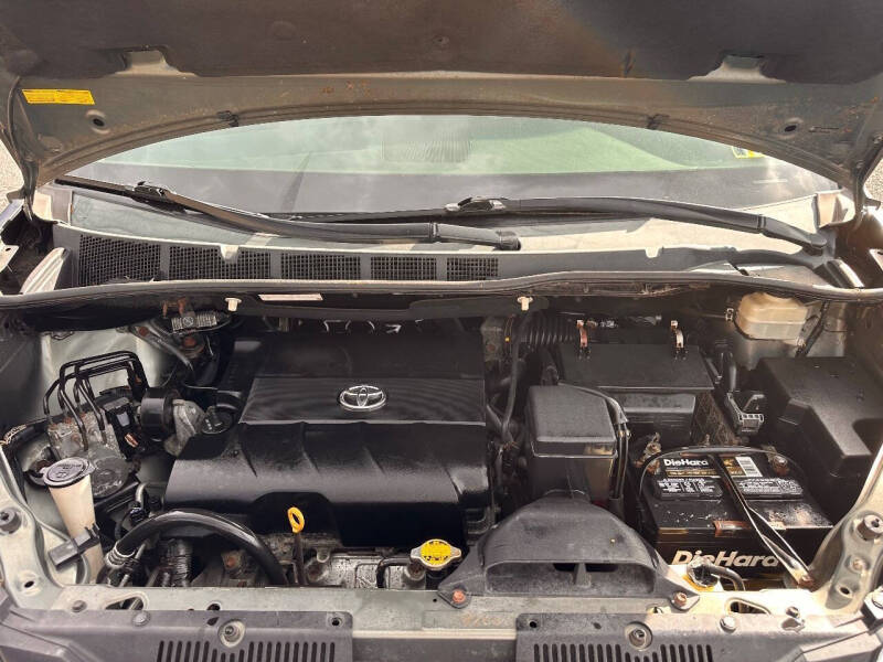 2011 Toyota Sienna LE 8-Passenger