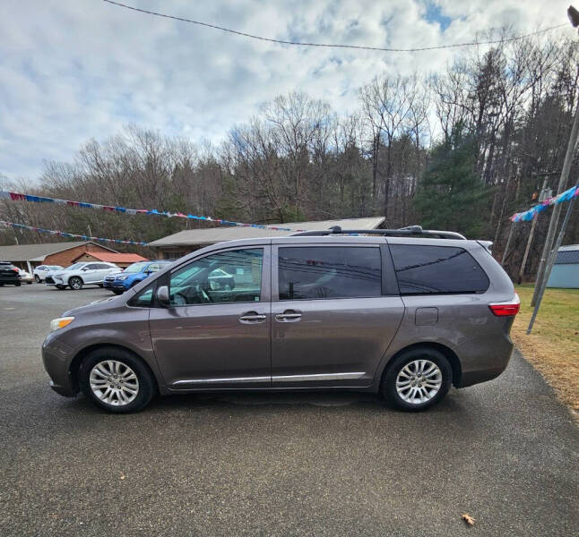 2015 Toyota Sienna XLE 8-Passenger