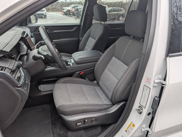 2025 GMC Acadia Elevation