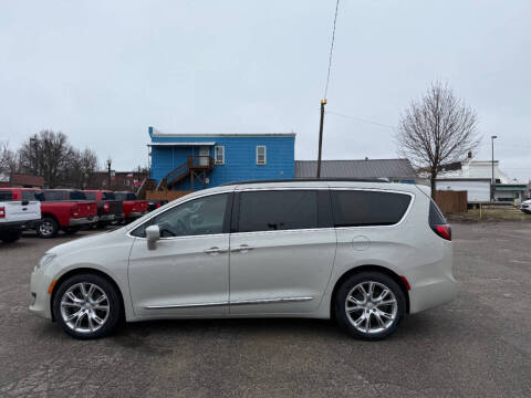 2017 Chrysler Pacifica Touring-L