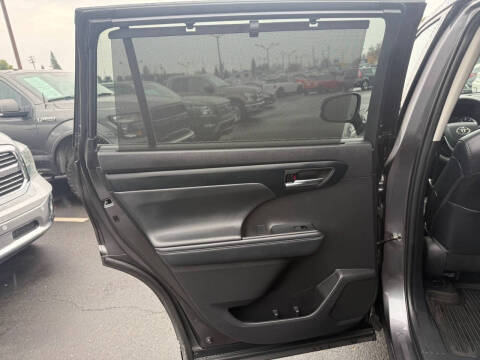 2022 Toyota Highlander Hybrid XLE