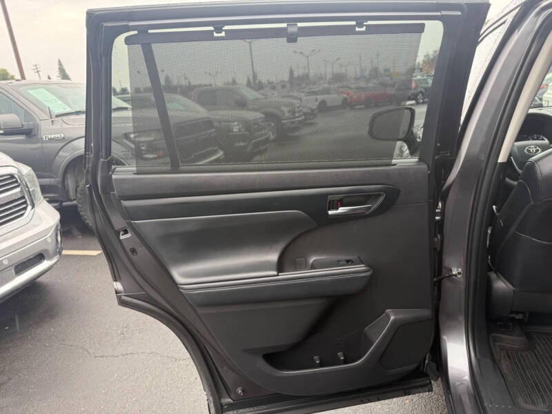 2022 Toyota Highlander Hybrid XLE