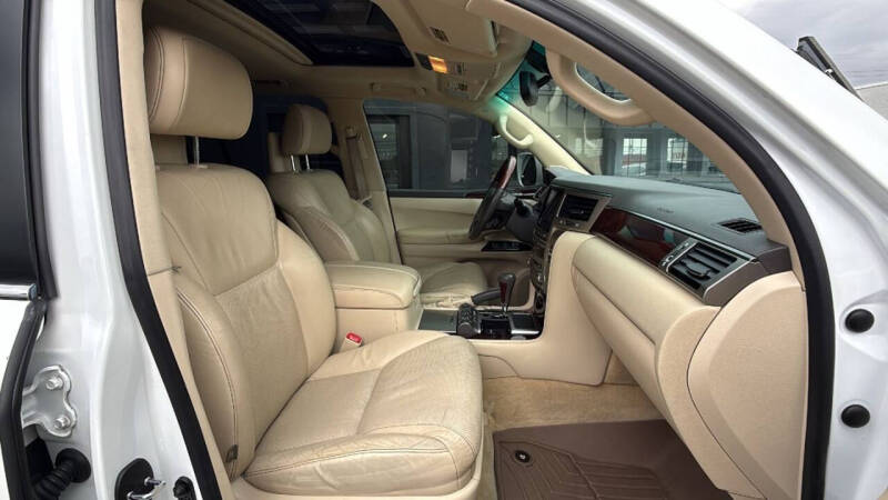 2013 Lexus LX 570