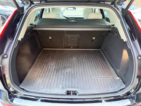 2025 Volvo XC60 B5 Core Dark Theme