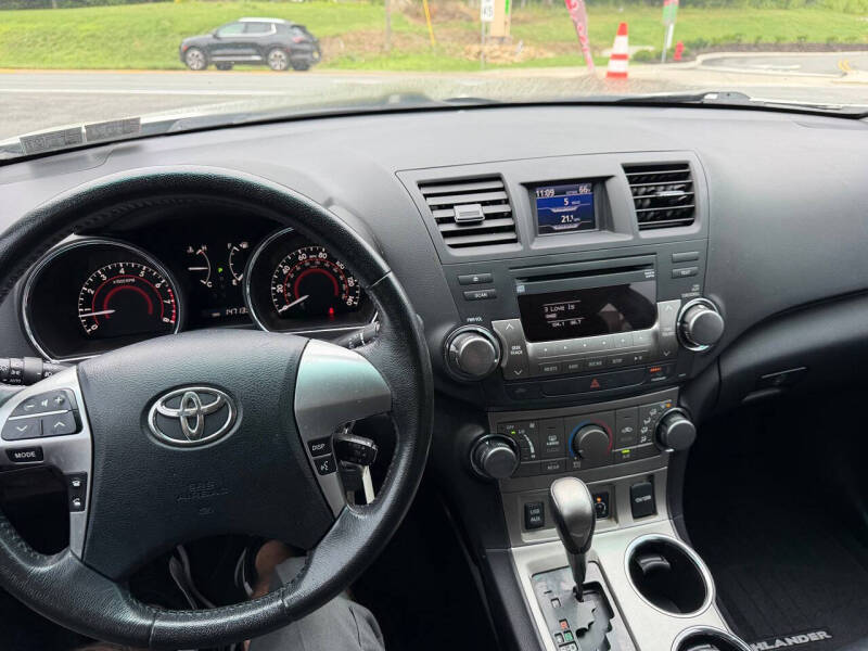 2012 Toyota Highlander SE