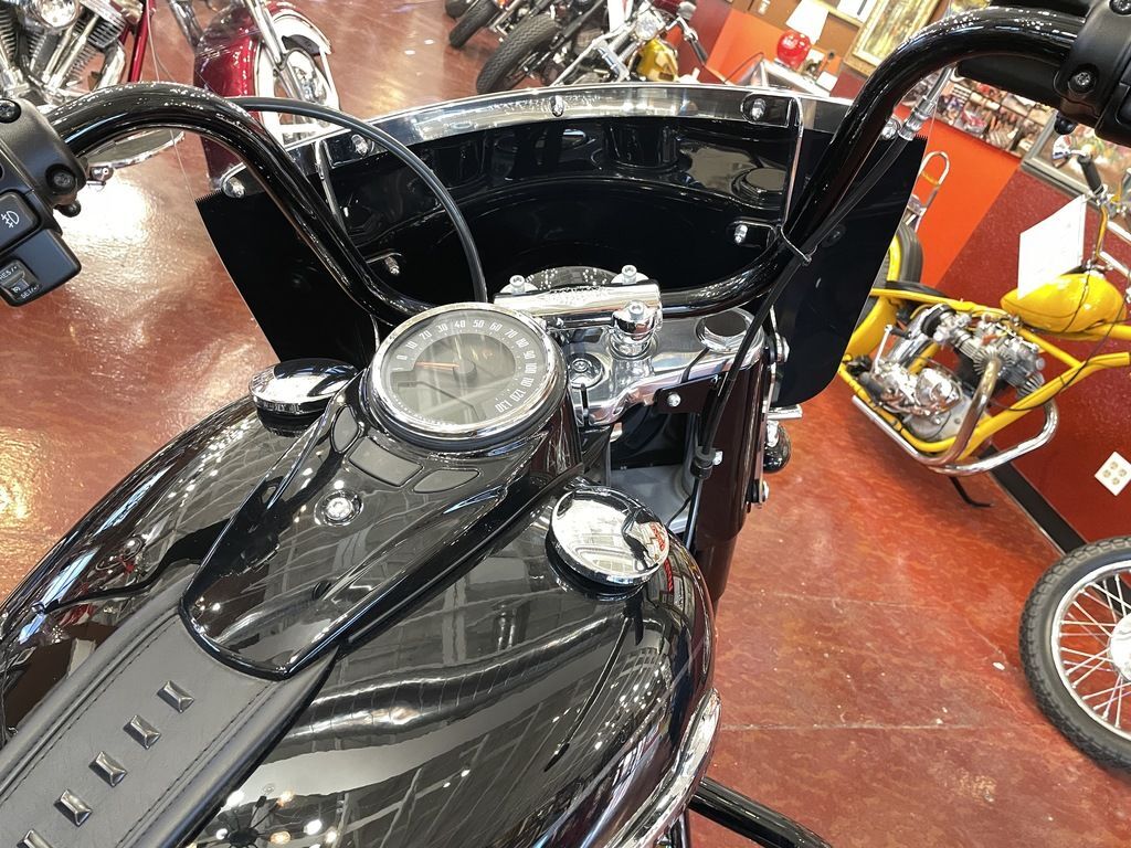 2019 Harley-Davidson® FLHCS - Heritage Classic 114 14