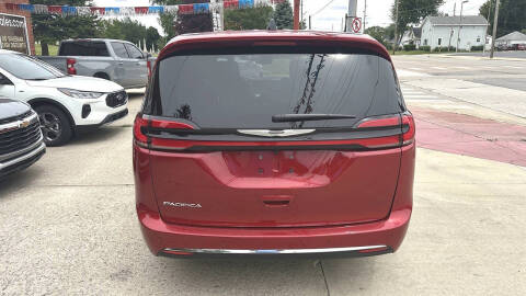 2026 Chrysler Pacifica Select