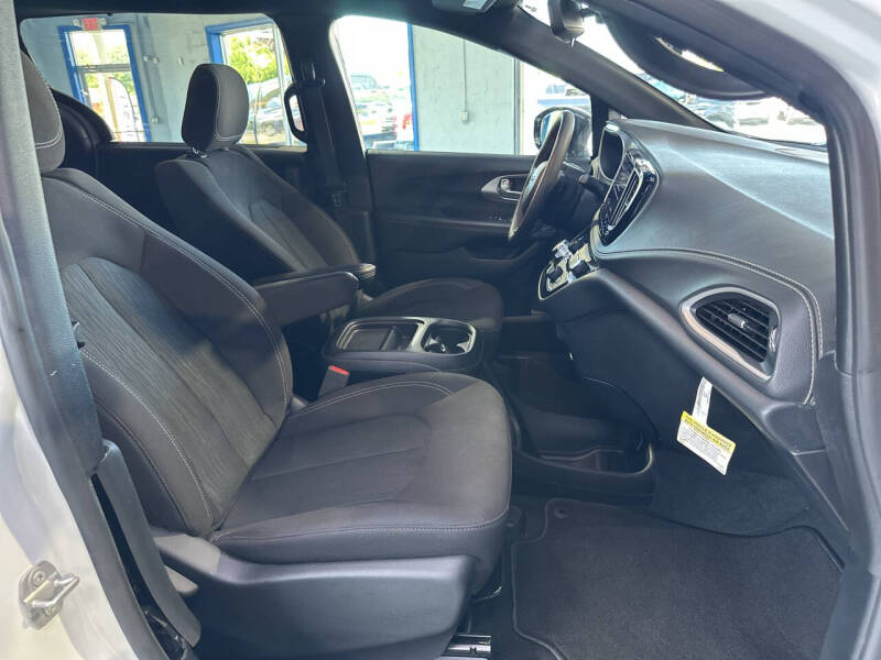 2024 Chrysler Pacifica Touring