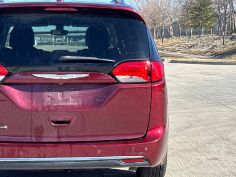 2017 Chrysler Pacifica Touring-L Plus