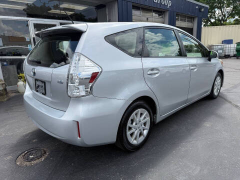 2013 Toyota Prius v Two