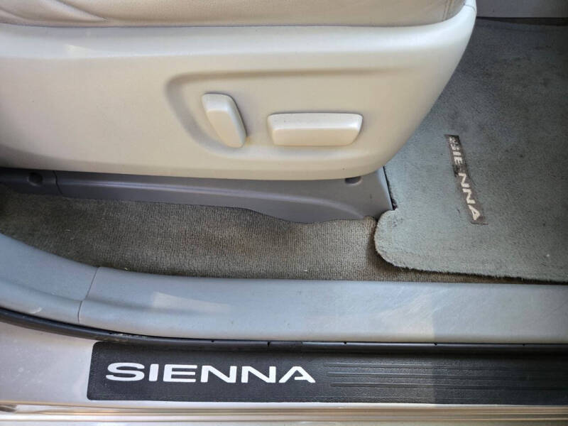 2012 Toyota Sienna XLE 8-Passenger