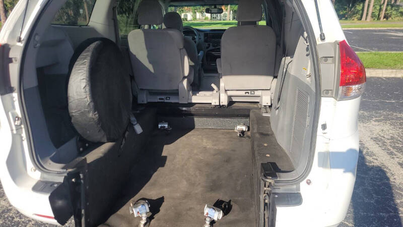 2014 Toyota Sienna LE Mobility 7-Passenger