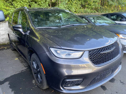 2021 Chrysler Pacifica for sale at CBS Quality Cars in Durham NC