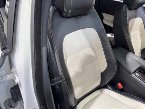 2016 Jaguar XF R-Sport